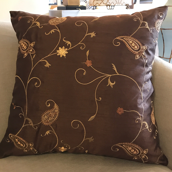 Saratoga Pillow