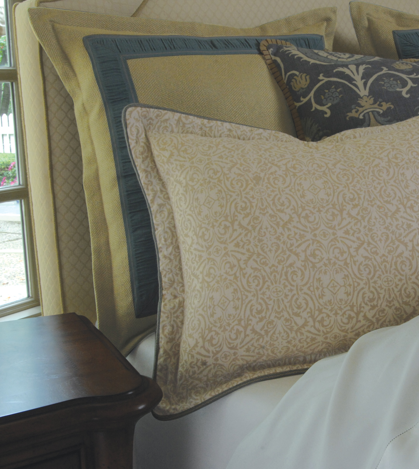 Luxury Bedding by Eastern Accents Adelaide Bedset