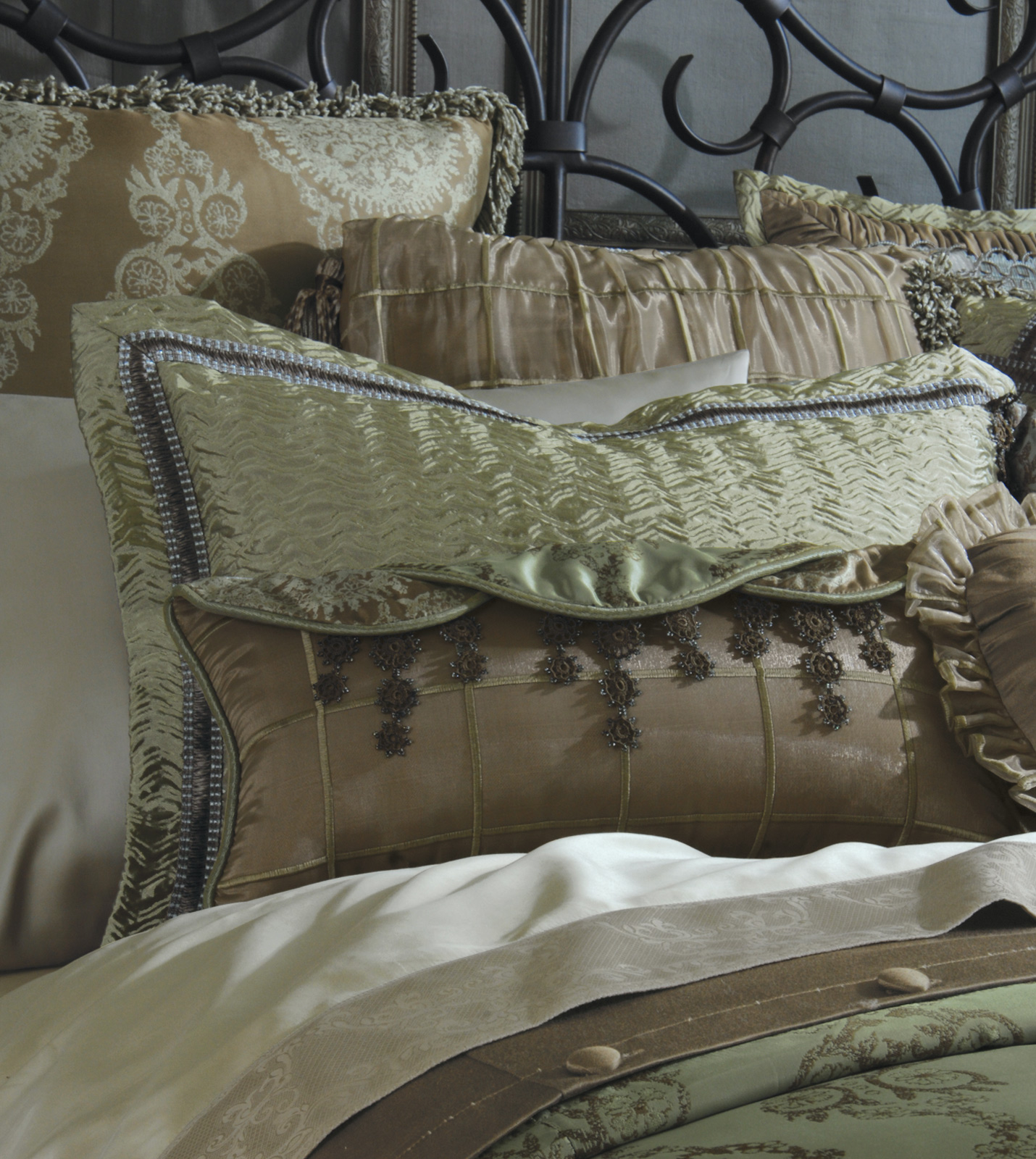 Luxury Bedding by Eastern Accents MARBELLA BEDSET