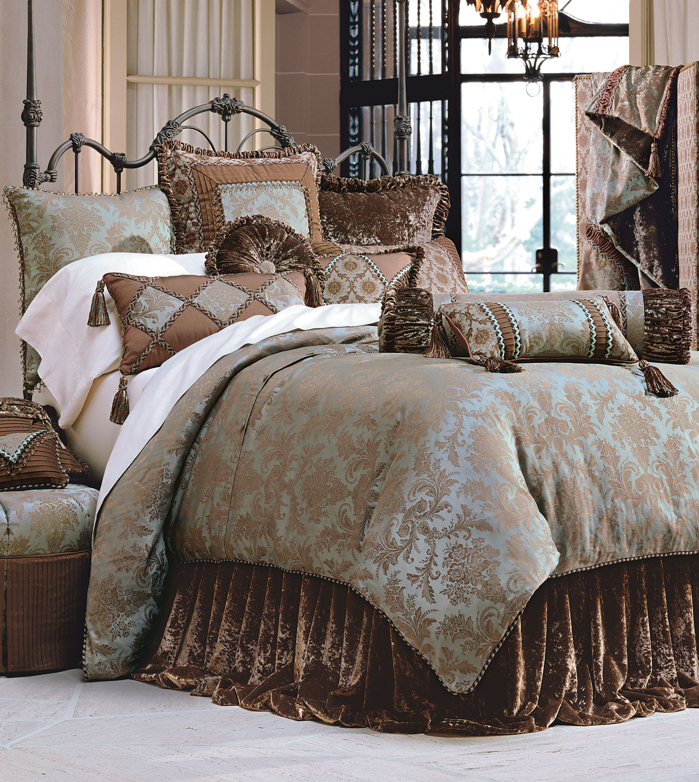 Luxury Bedding by Eastern Accents - FOSCARI DUVET