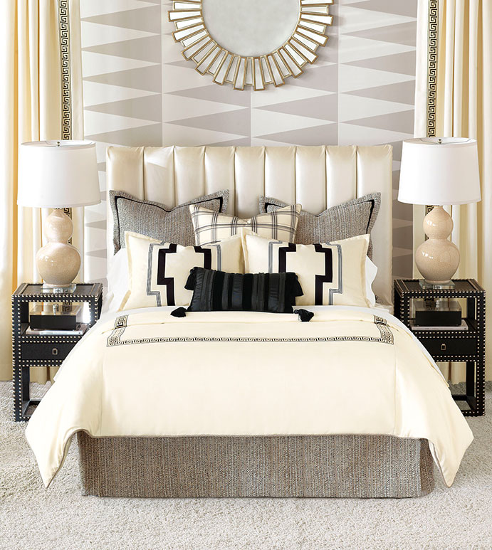 ABERNATHY BEDSET - PLAID,CLASSIC, BLACK AND WHITE,CONTRAST,CREAM,GREEK KEY,GRAPHIC,GEOMETRIC,ELEGANT,BEDSET,BEDDING SET,STRIPED,BLACK,WHITE,IVORY,DUVET,COMFORTER,SHAMS,CONTRAST,LUXURY BEDSET,NEUTRAL